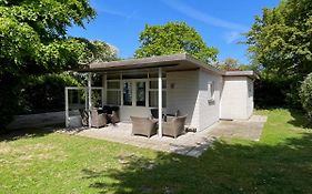 Gezellige Bungalow Op Steenworp Afstand Van Het Strand